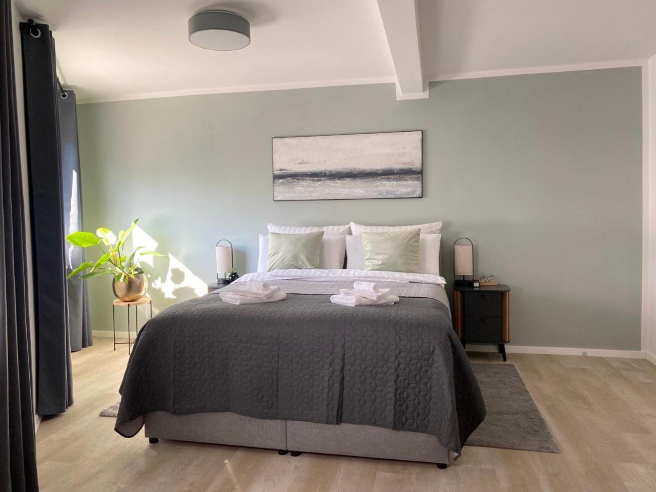 Qt - Neu - Lage - Parkplatz Apartment *